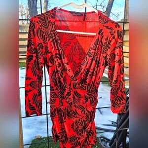 Sofia Vergara Size XS Red & Black Top